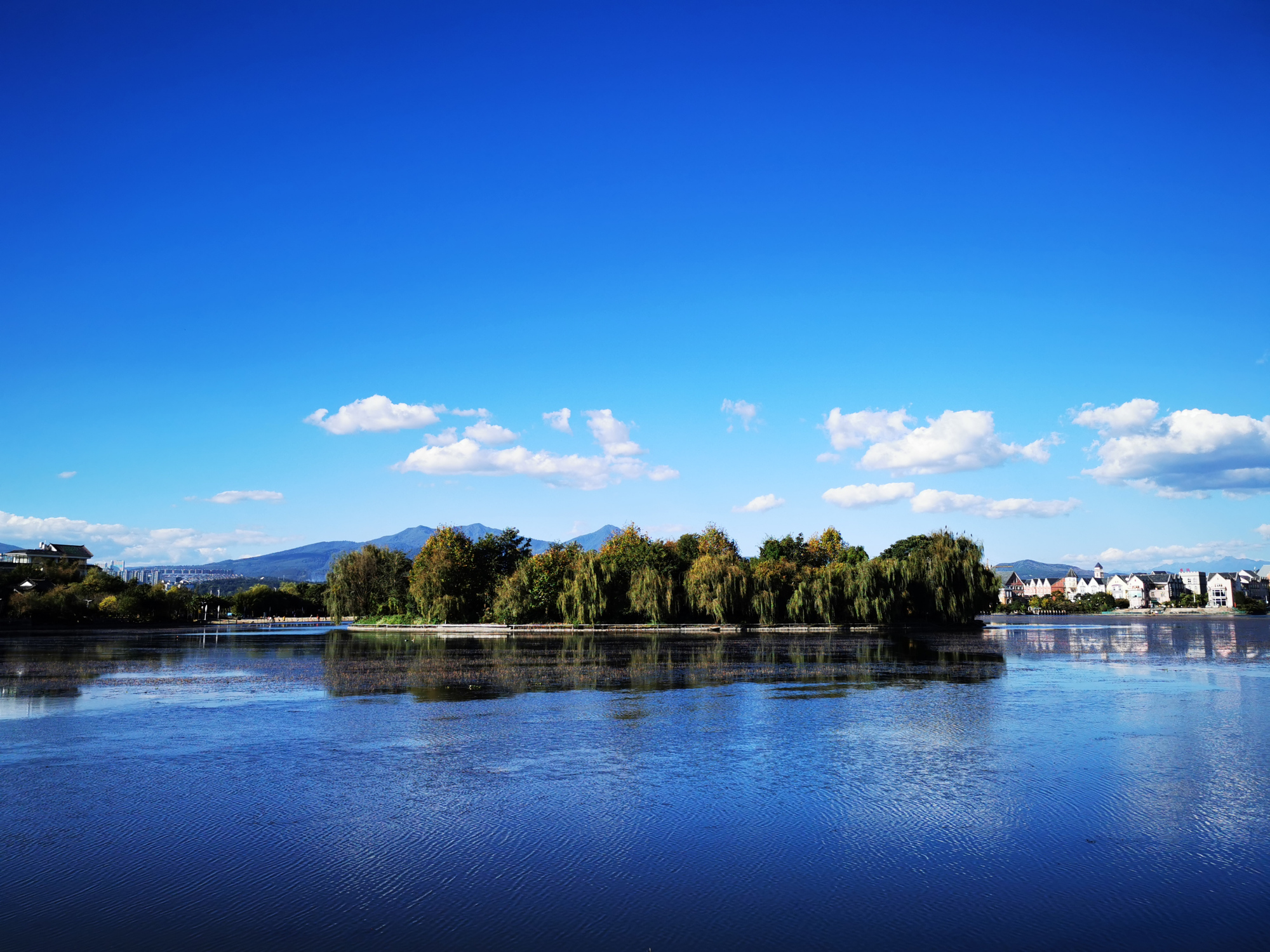 云南腾冲欢乐湖