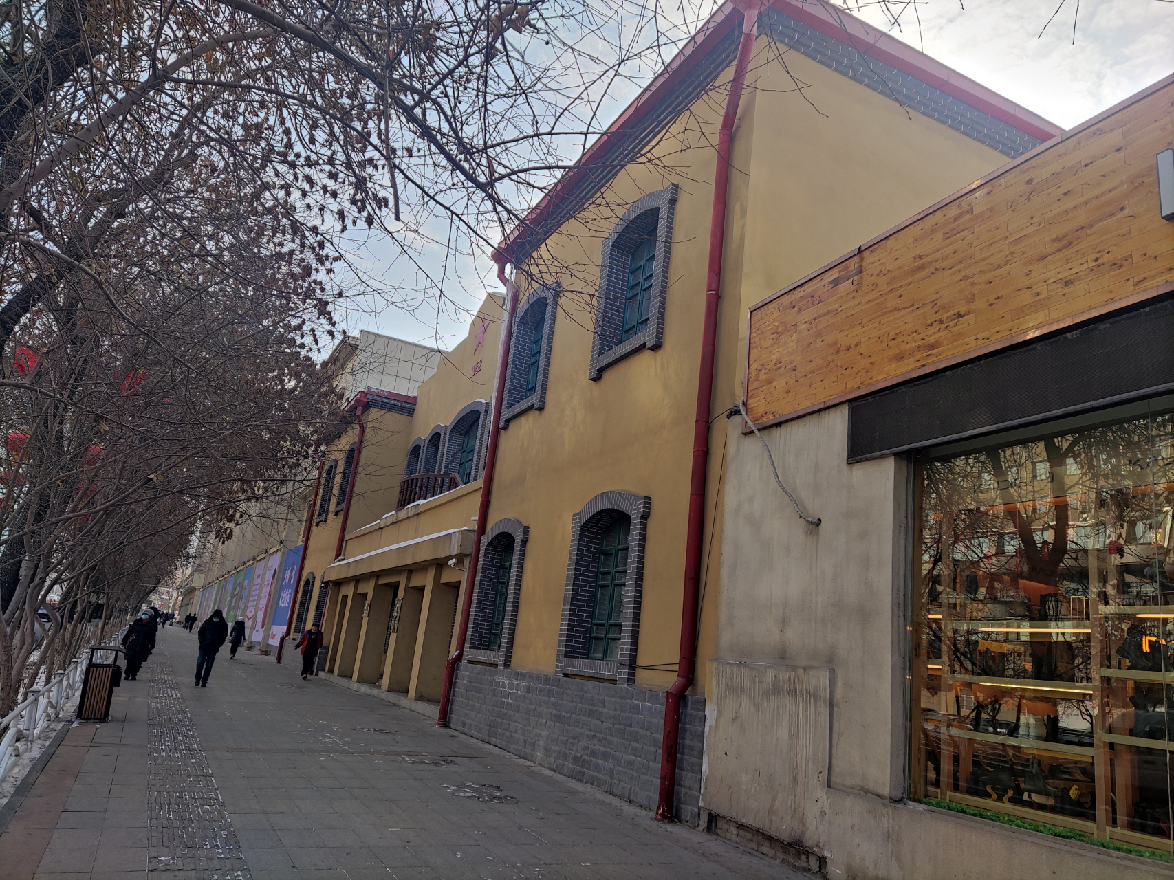 新疆日报社报史馆建筑,为苏式建筑,已经被列入乌市不可移动文物,这