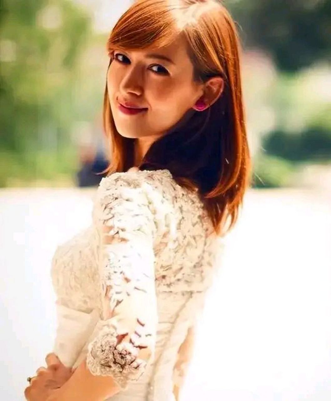 知名央视主持人,尼格买提的台前幕后很受网友关注,尤其是他跟妻子帕夏