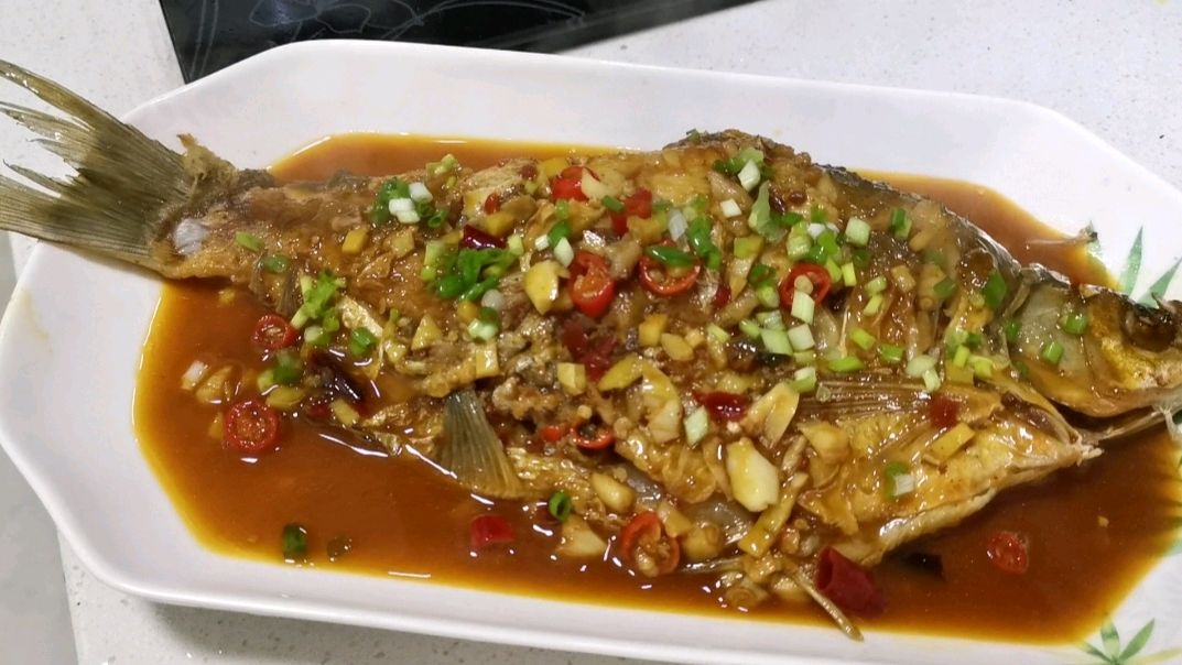 这样做的武昌鱼,色香味俱全,连汤汁都不剩
