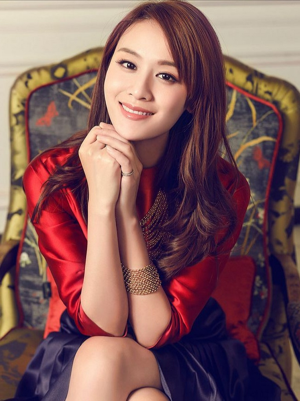 叶一茜生于福建省南平市政和县,中国内地流行乐女歌手,影视演员,主持