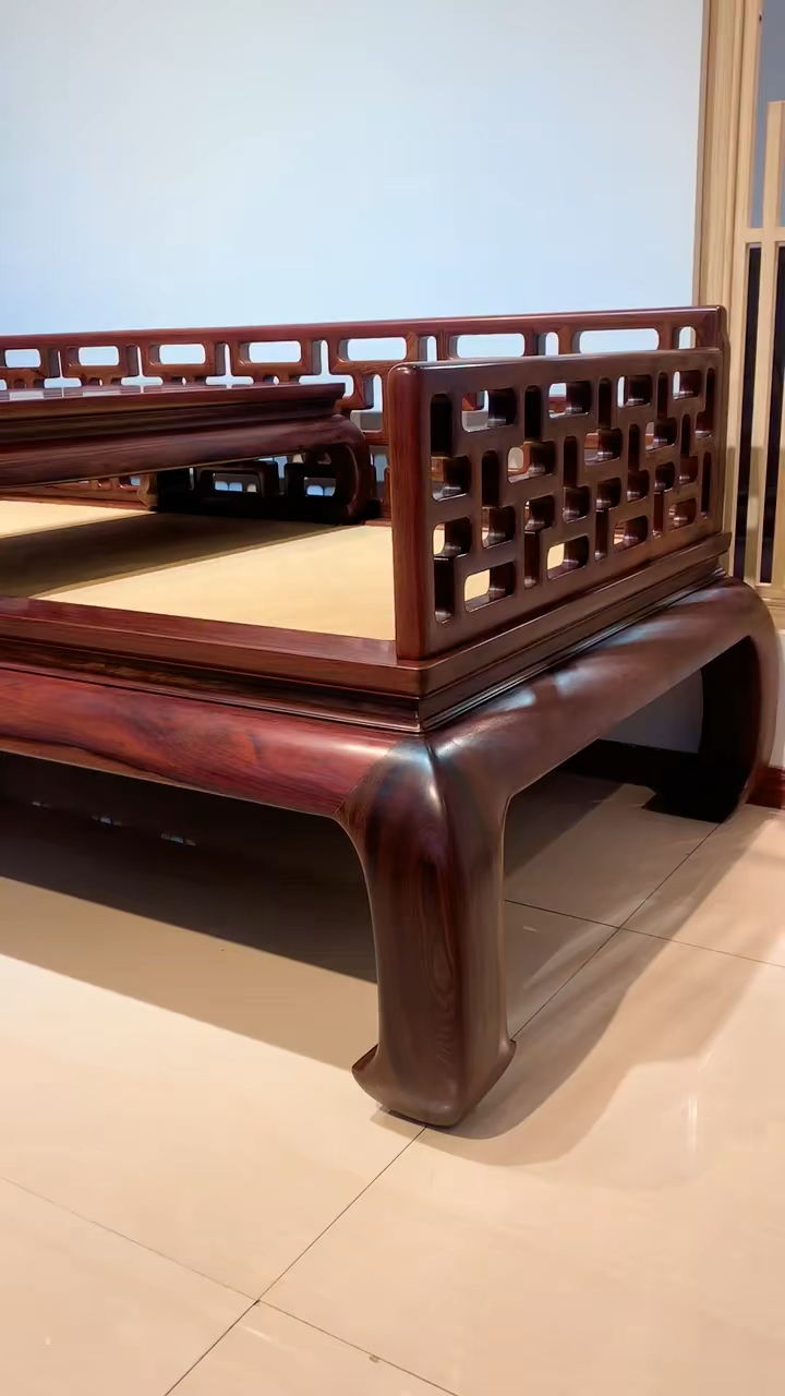 炎炎夏日有你超甜,这样的藤面大红酸枝罗汉床,您值得拥有