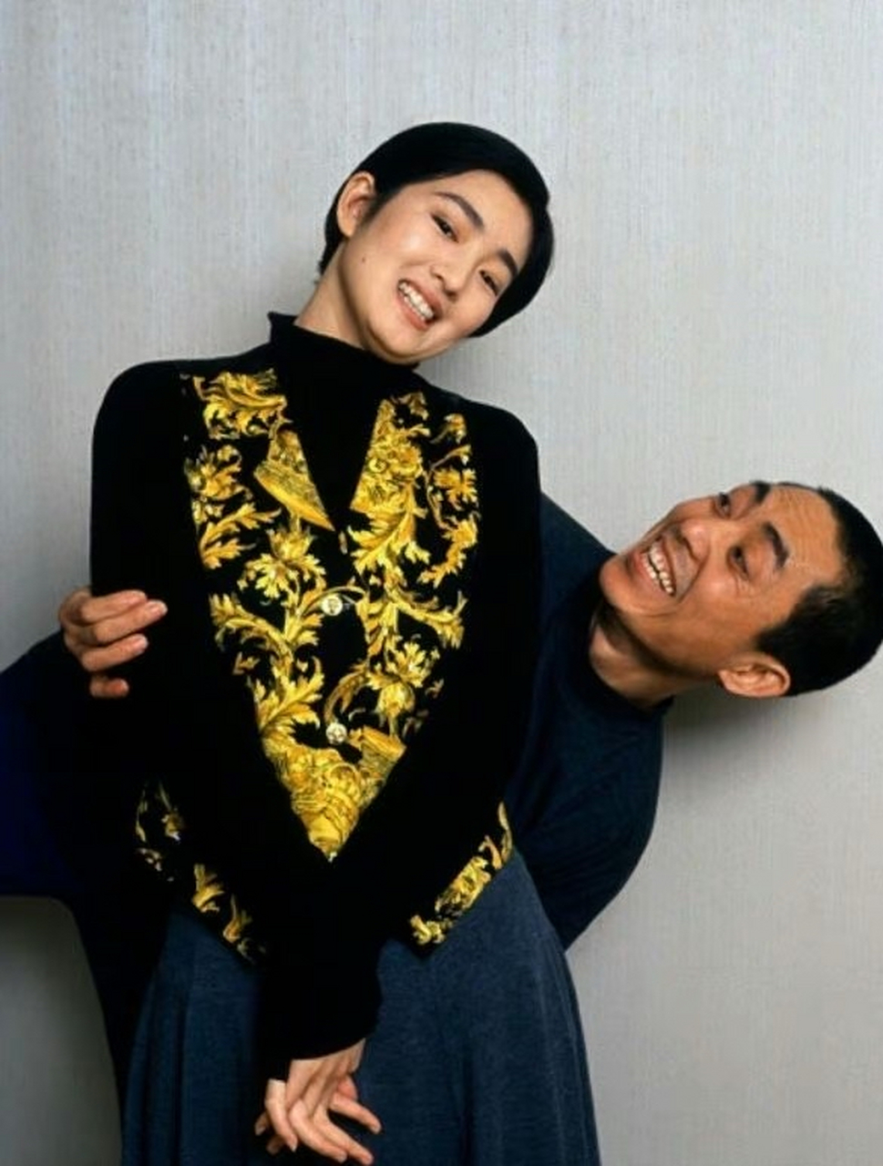 一组没有见过的国师和巩俐的合影,好年轻啊.