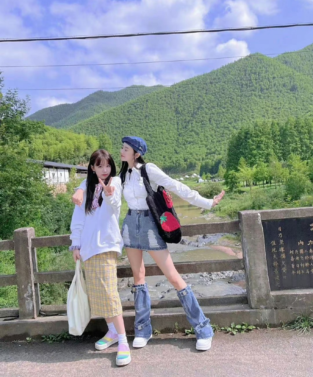 让人疯狂心动,两个大美女的合照可真的是让人瞬间get到了其中的氛围感