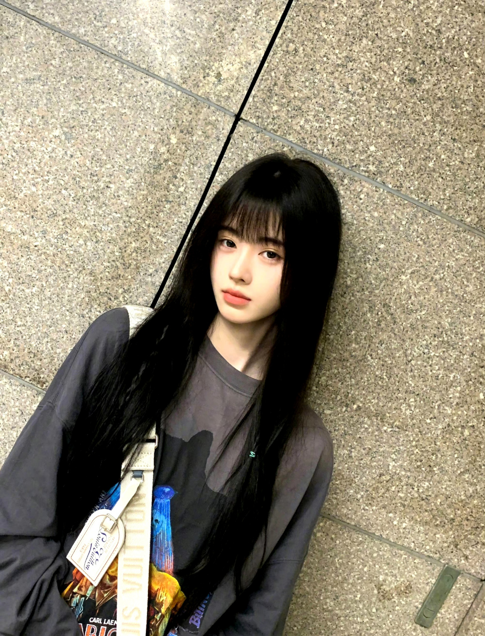 鞠婧祎黑长直造型