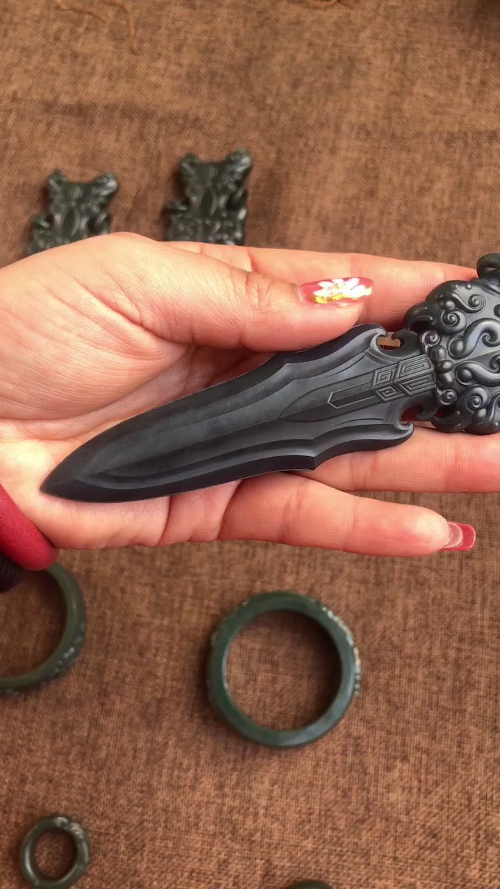 和田玉墨玉古剑