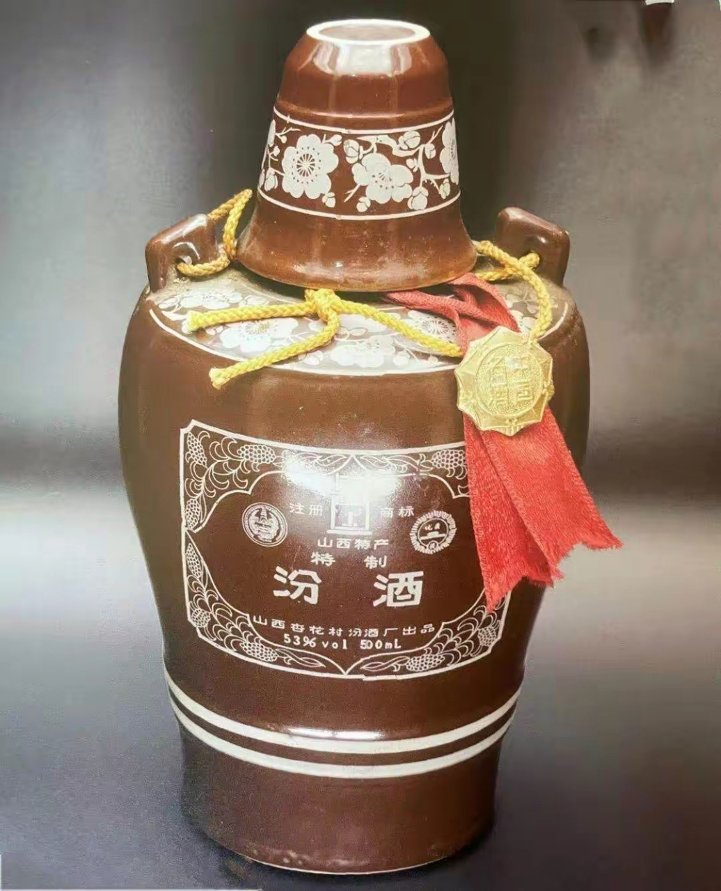 古井亭牌老白汾(开始瓶身是"汾酒",后来改成"老白汾"),杏花村牌老白汾