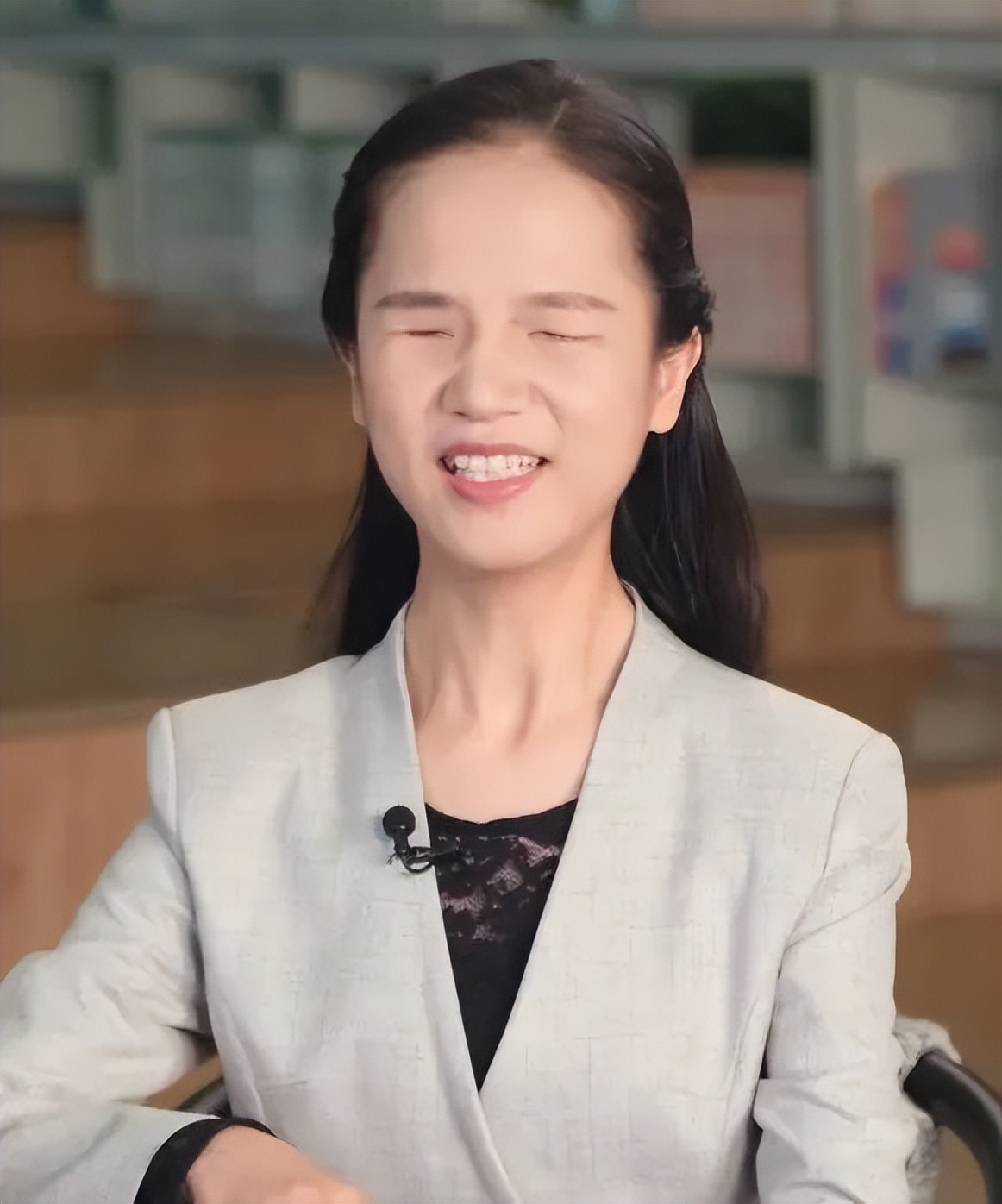 董丽娜:全国首位视障播音硕士的励志人生