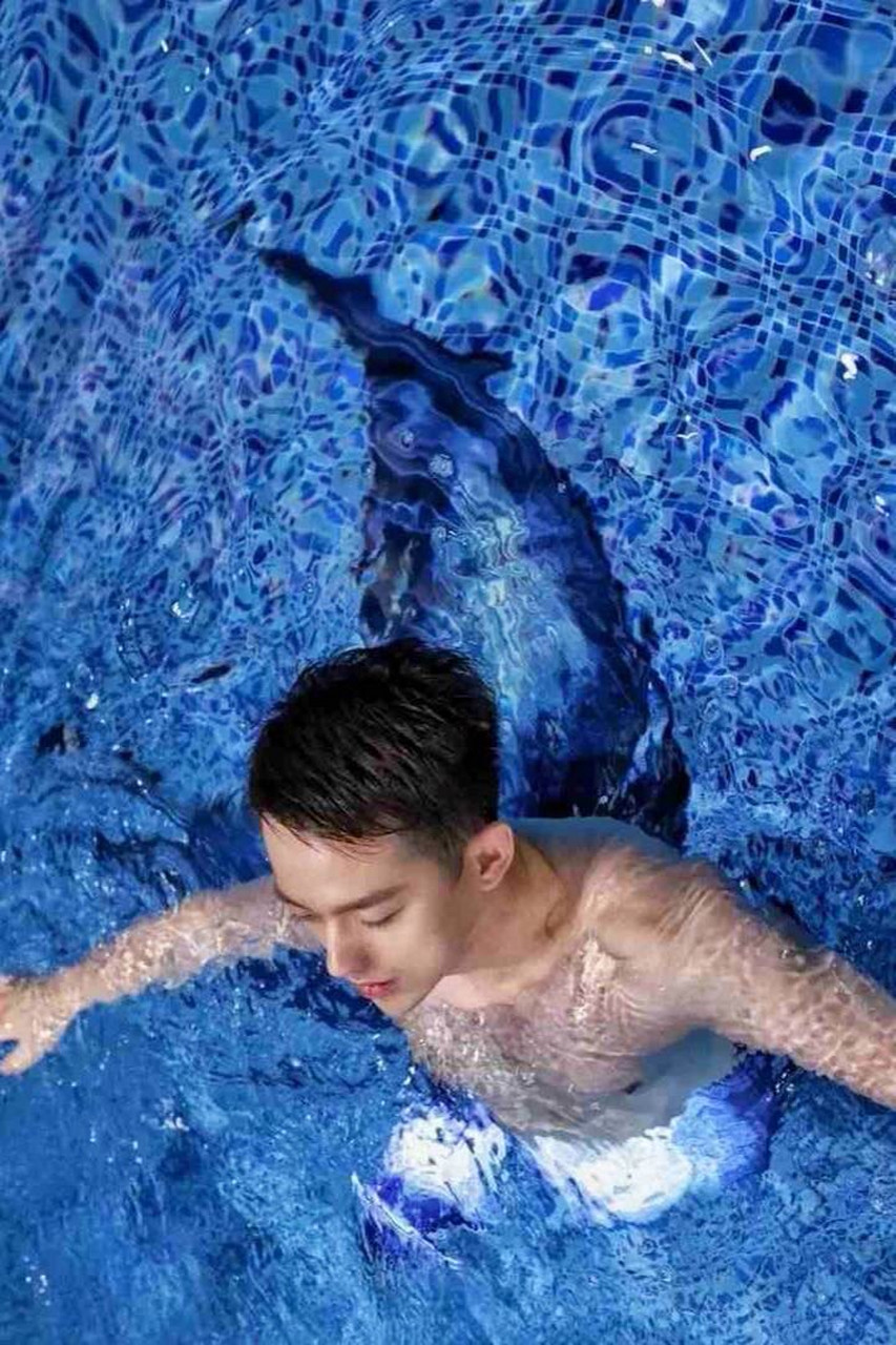 送不了锦鲤,就送你美人鱼,还是公的,哈哈 "帅哥 "腹肌男孩 "锦鲤