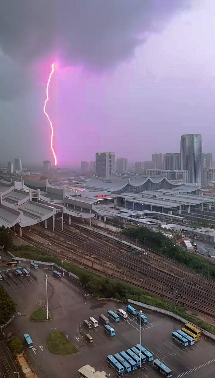 厦门出现芭比粉闪电!