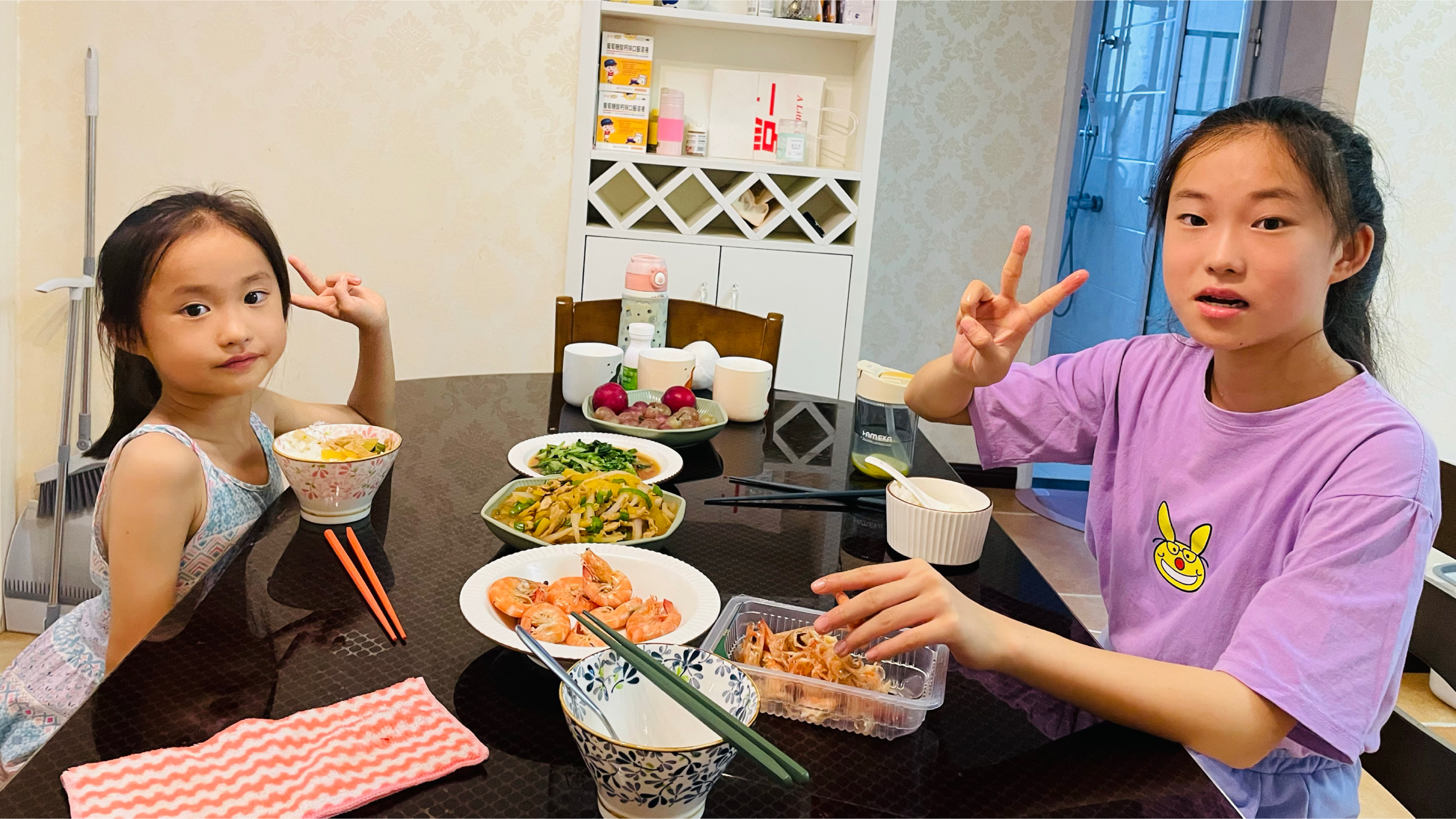 北京来到武汉,1+2模式开启,给宁静姐妹做的晚饭营养均衡又美味