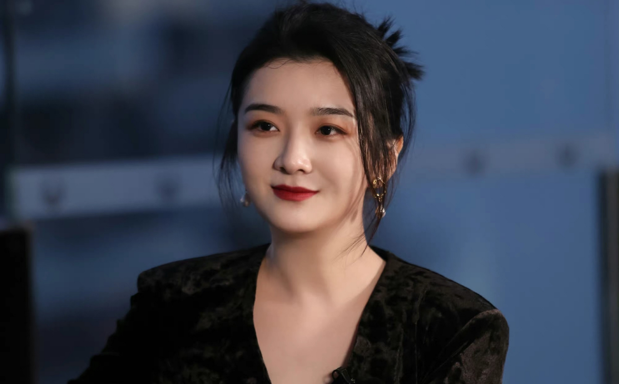 吴雅婷公开与林承纬对视视频,好甜!