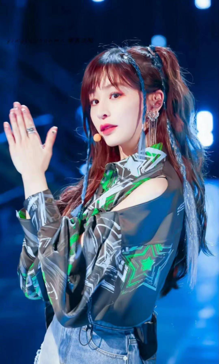 王心凌近况曝光,自曝体重28kg,脸部凹陷,比例失调,瘦成纸片人