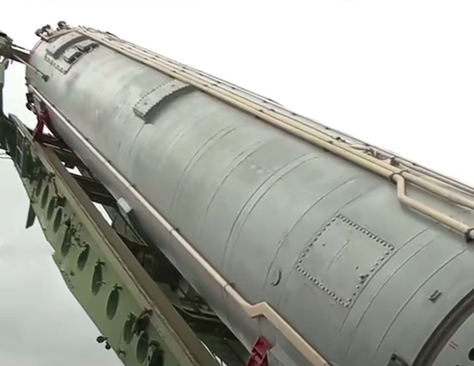 俄军现役最新型高超音速"先锋"导弹,射程1万多公里,时速最高可达27