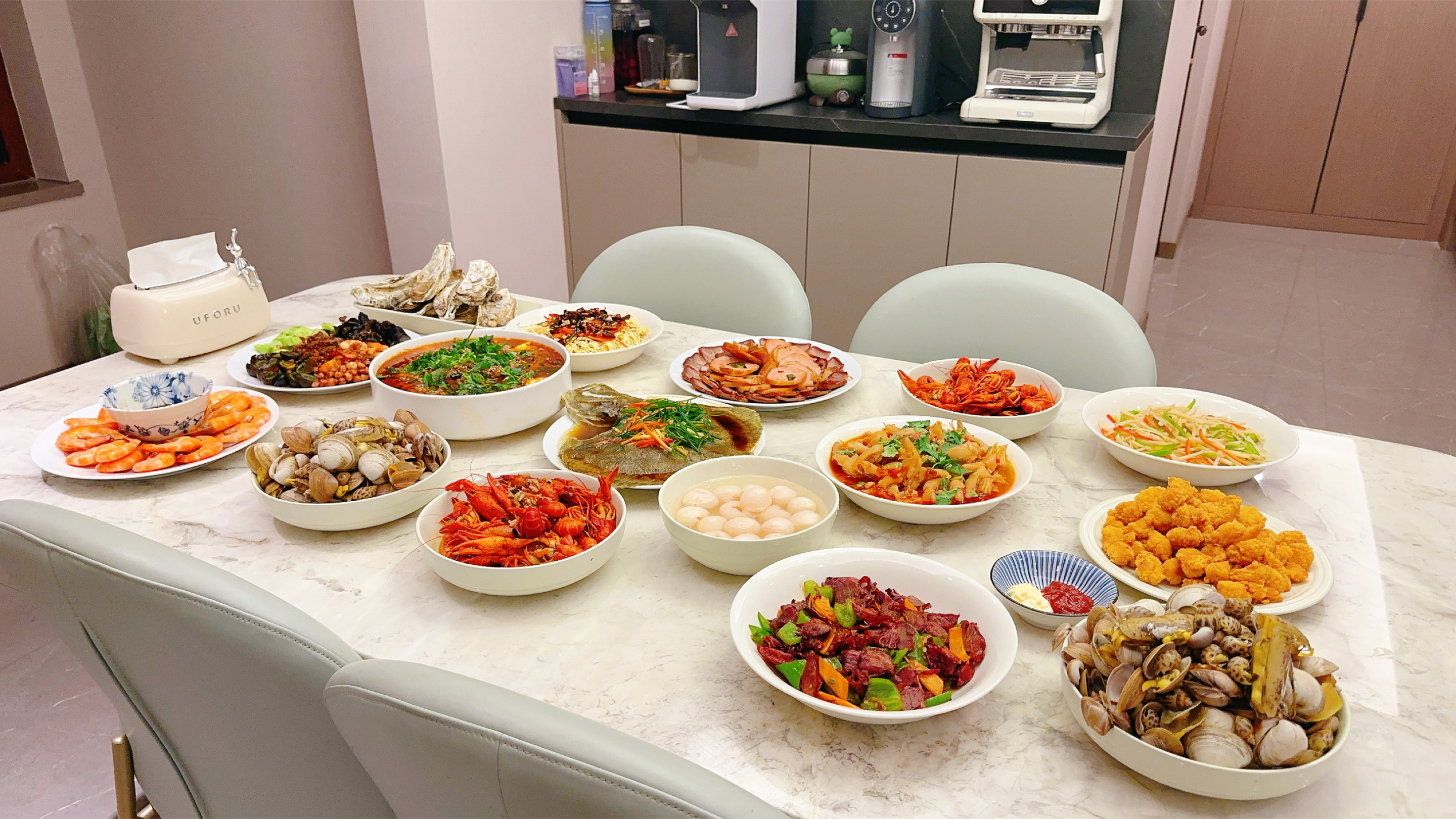 今天我们家十口人开饭,做了十四道菜招待朋友,今天分享豆花牛肉