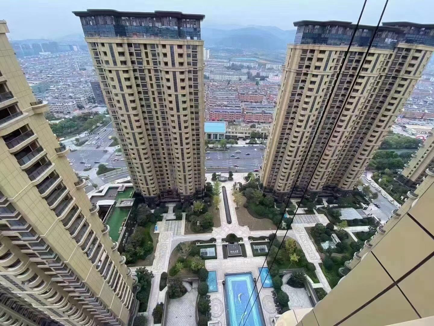 义乌中央城,141平410w.毛胚房