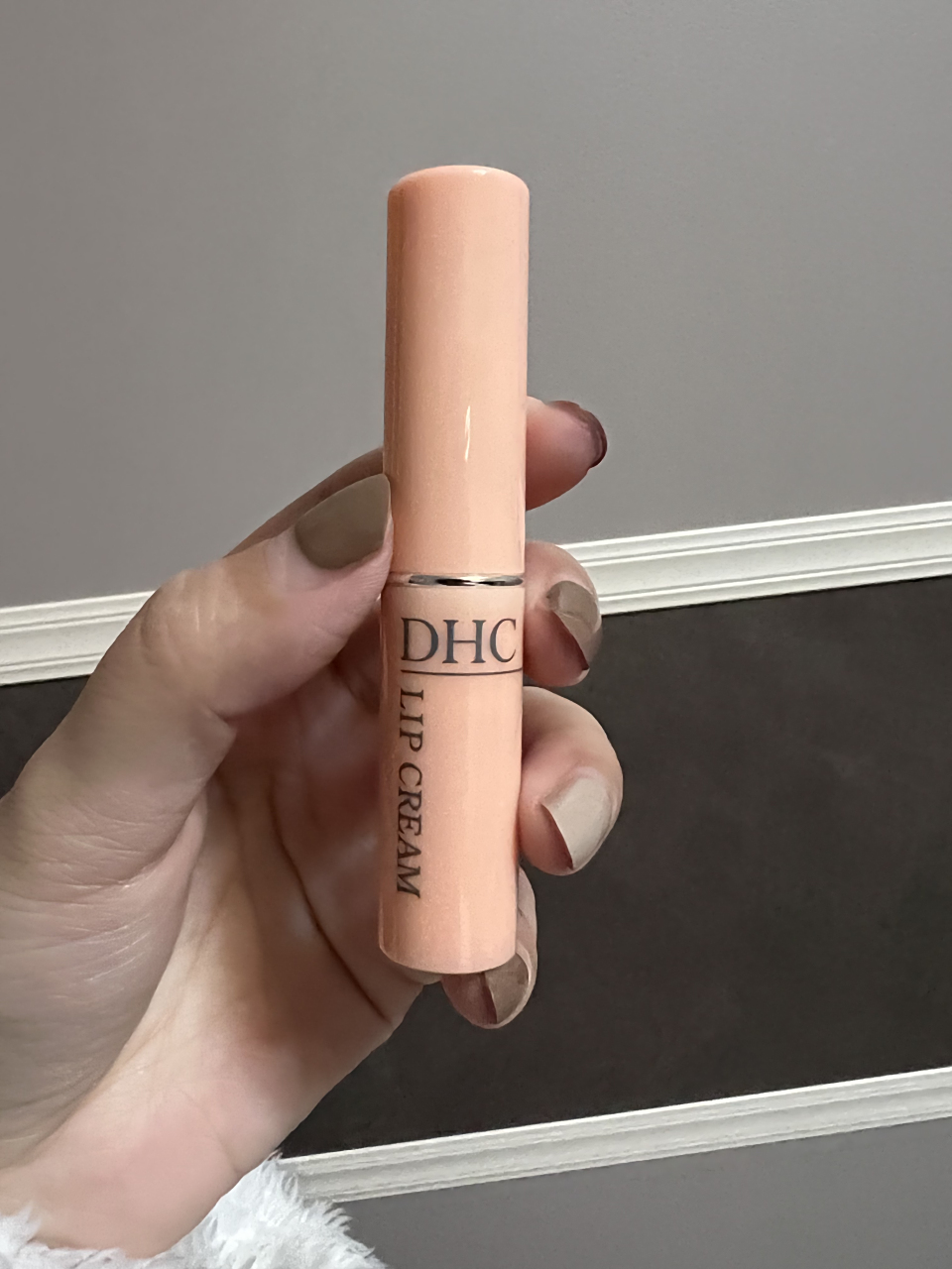 dhc润唇膏什么味道(dhc润唇膏生产日期怎么看)