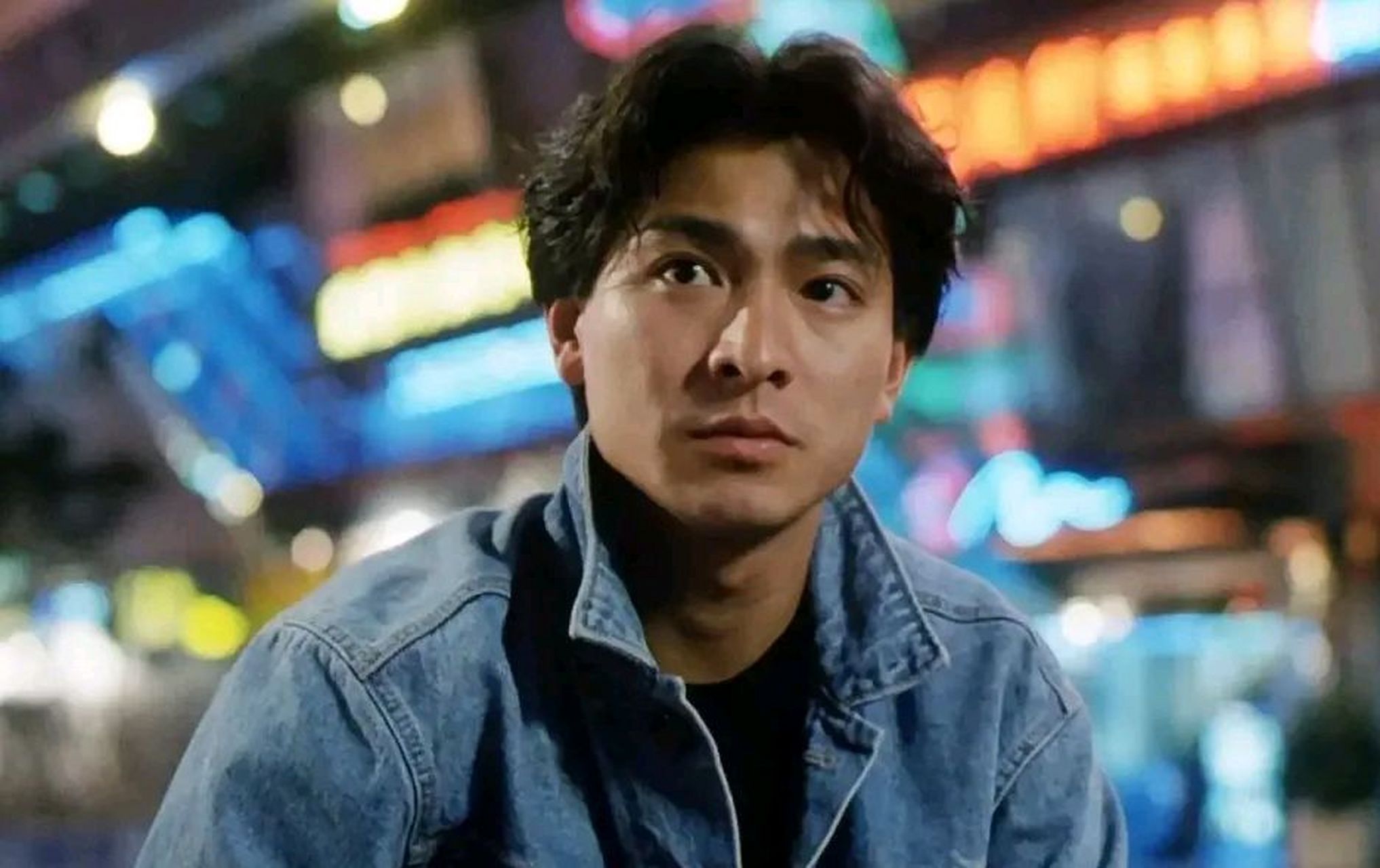 1986年,刘德华在马来西亚演出,被一位女富婆拦住,富婆报价200w,让