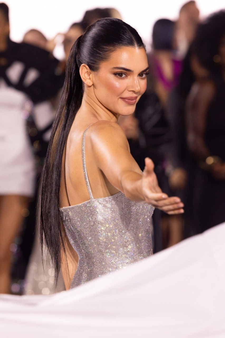 肯豆kendall jenner,最新欧莱雅秀场. #美女# #娱乐最前沿