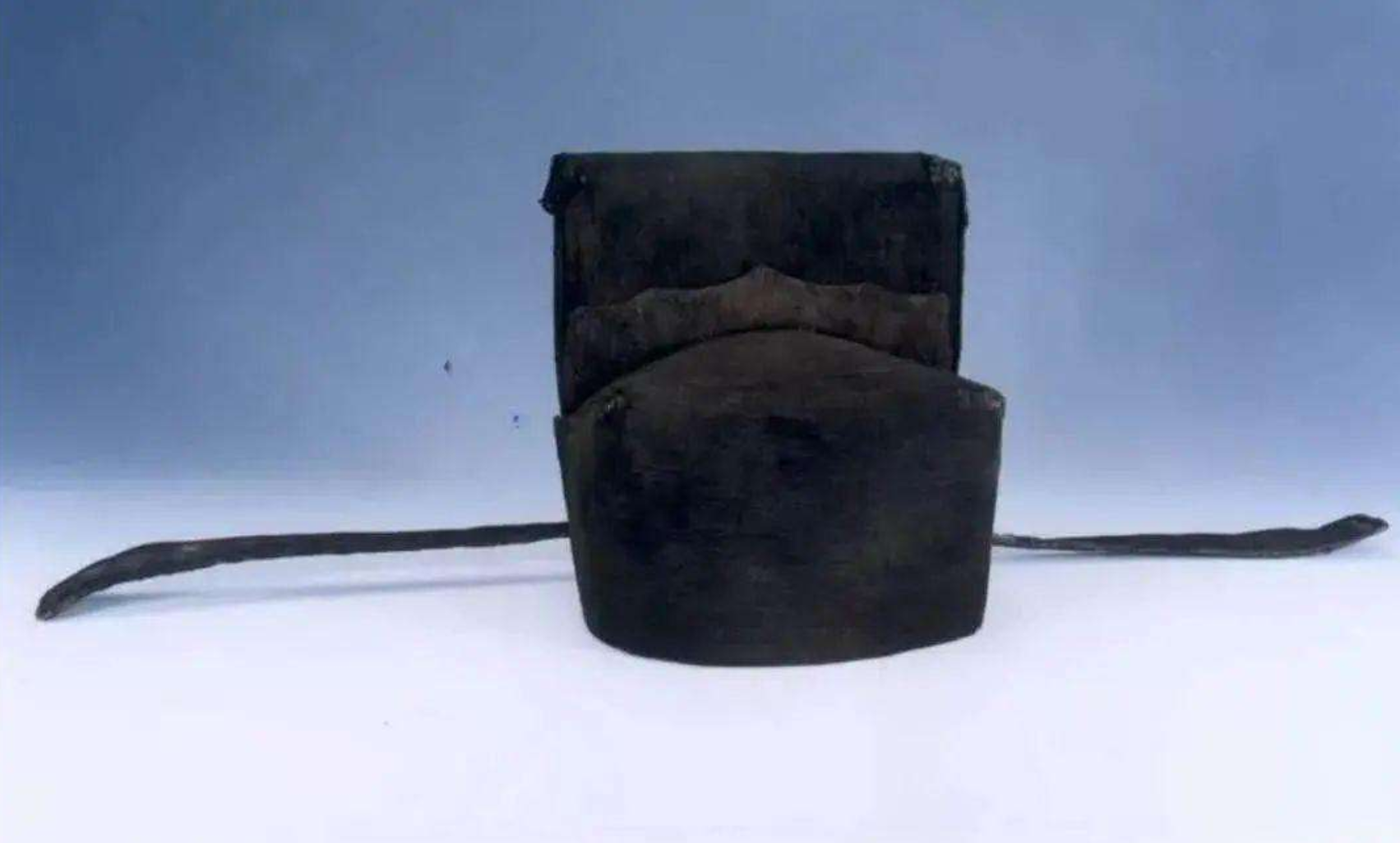 "长翅帽"的由来:从《清平乐》中宋仁宗所佩戴的帽子,观官帽史