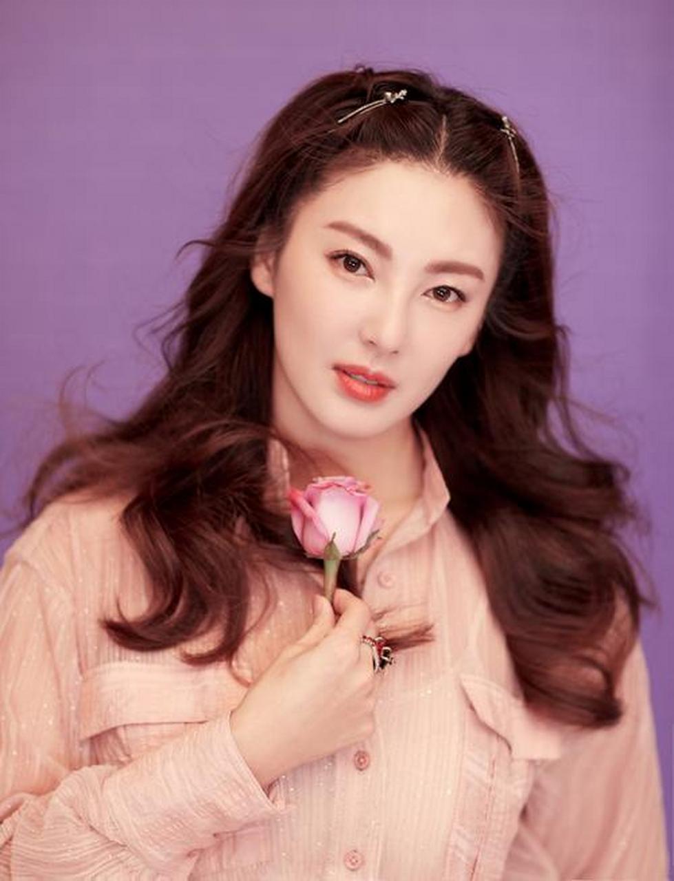 张雨绮,原名张爽,1987年8月8日出生于山东省德州市,中国内地影视女