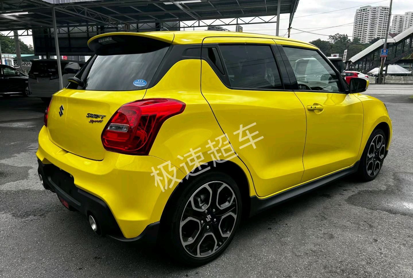 "新"铃木雨燕登场,实力强劲,运动元素丰富,花瓣轮毂年轻时尚