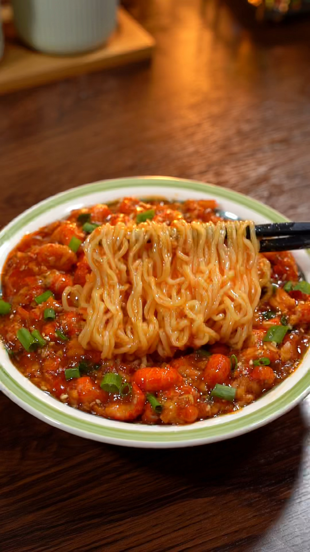 夏日必备小龙虾拌面