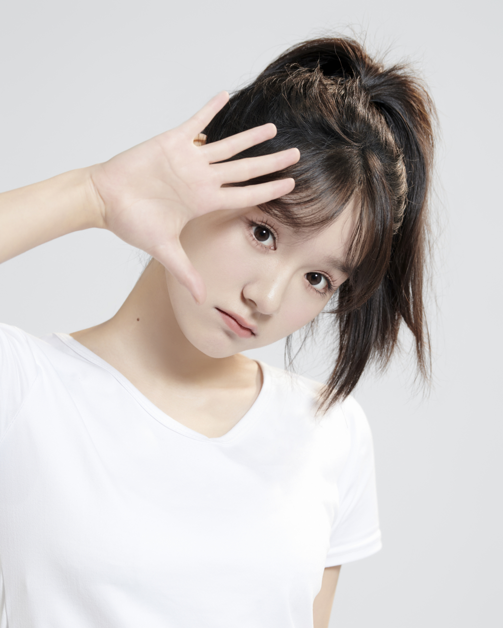 贺美琦-19岁形象照,因光而遇,逐光而行 一起走过这静默而深沉的旅途