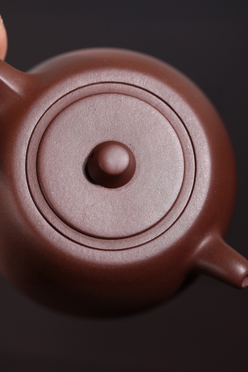 井铎|优质紫泥|200cc|全手  五堂周学智作品,壶身如一口井,嵌盖深入壶
