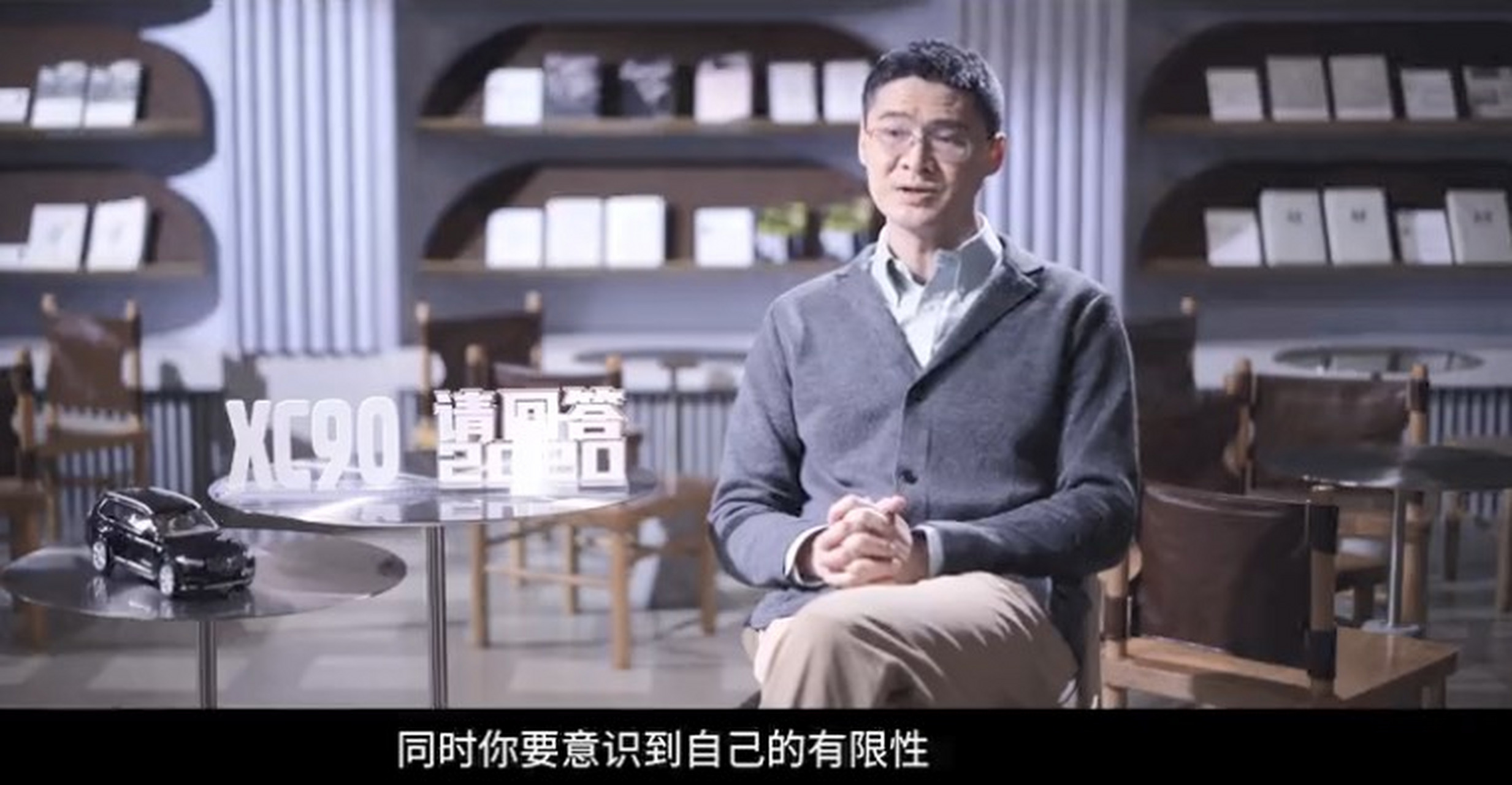 罗翔老师在《请回答2020》中,说了这样一句话: "人要接受自己的有限性