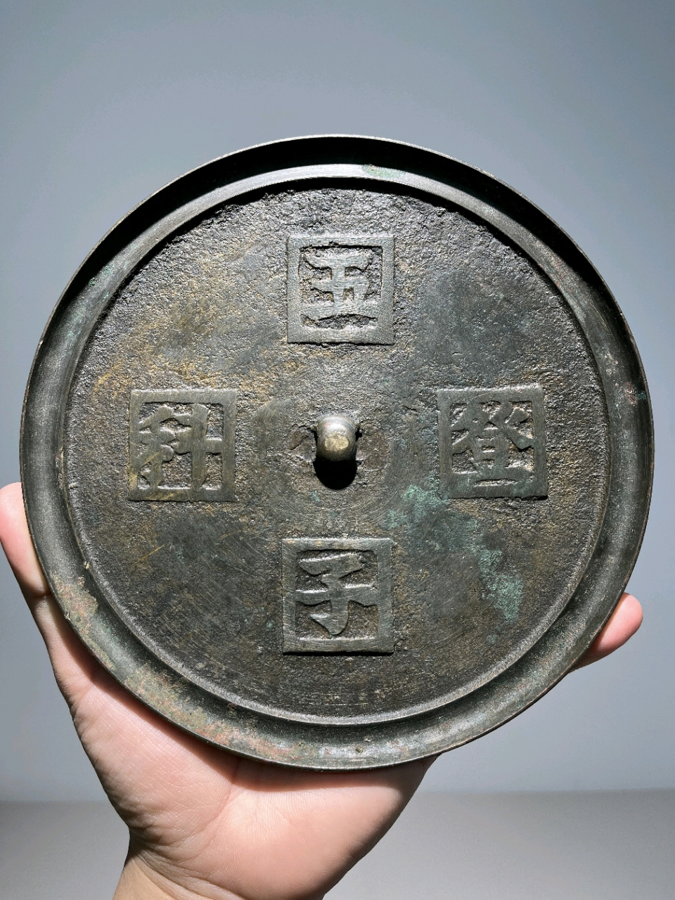 一件明代时期的五子登科铜镜,直径18.