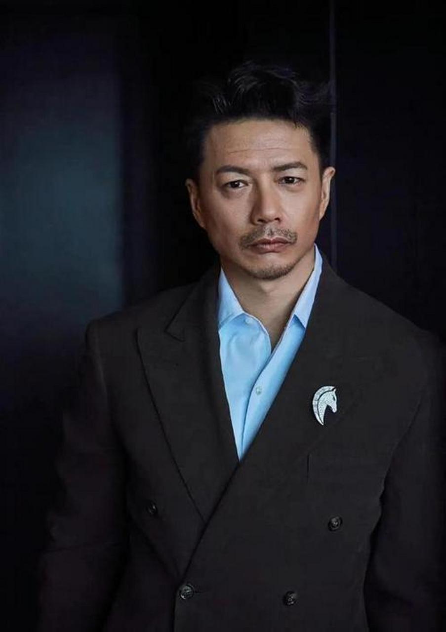 影帝段奕宏,从新疆小镇走出的传奇,他的爱情故事你知道吗?