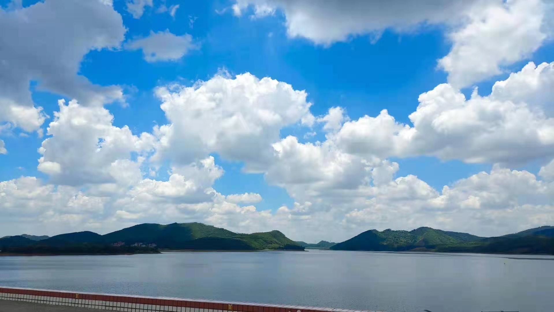 看到大水面,令人止不住的舒心