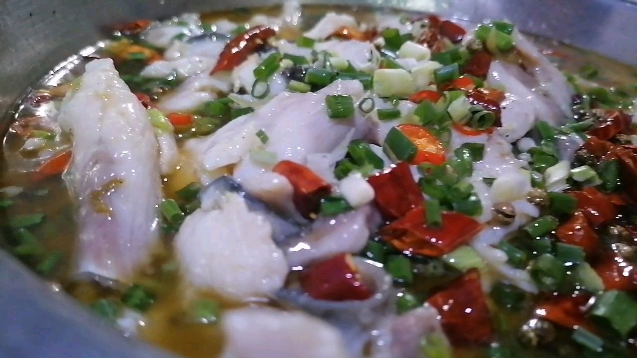 鱼头被客人吃了,剩下的鱼尾怎么办?灵机一动,确做出了一道美味