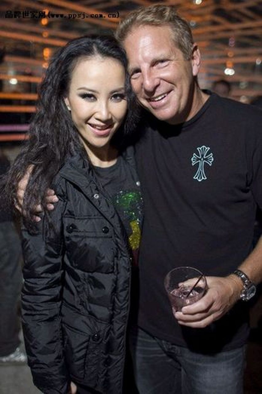 李玟对丈夫原来早就有了防备之心,其名下的所有房产全部没有按揭,并以