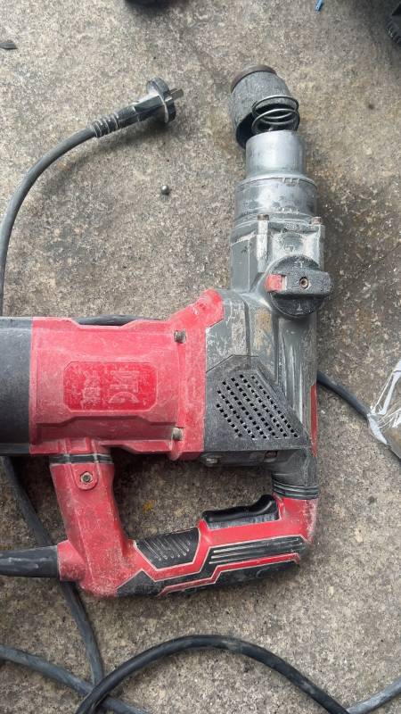 评论区里收维修费大家不能超过电锤的价格