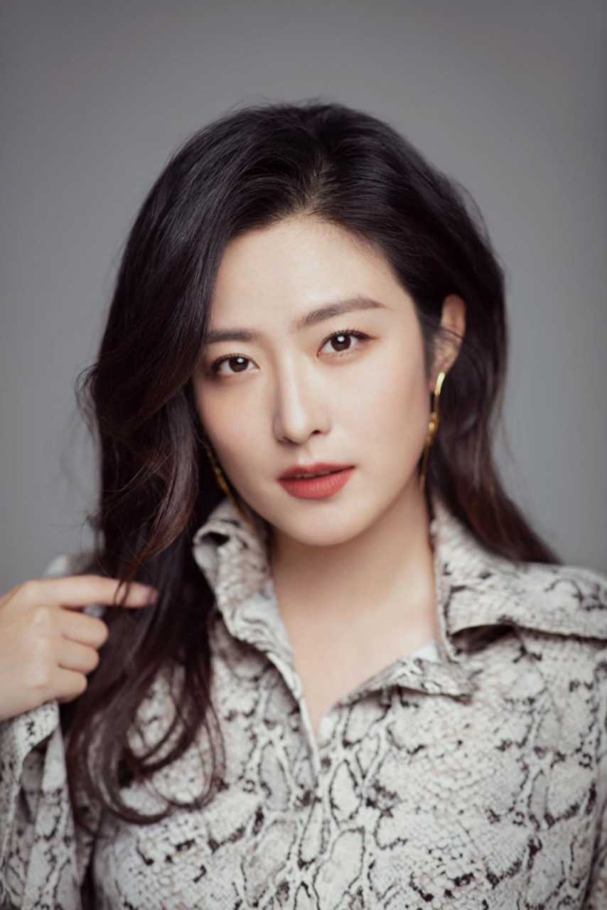 徐百慧,1983年8月3日出生于吉林省长春市,毕业于中央戏剧学院,中国