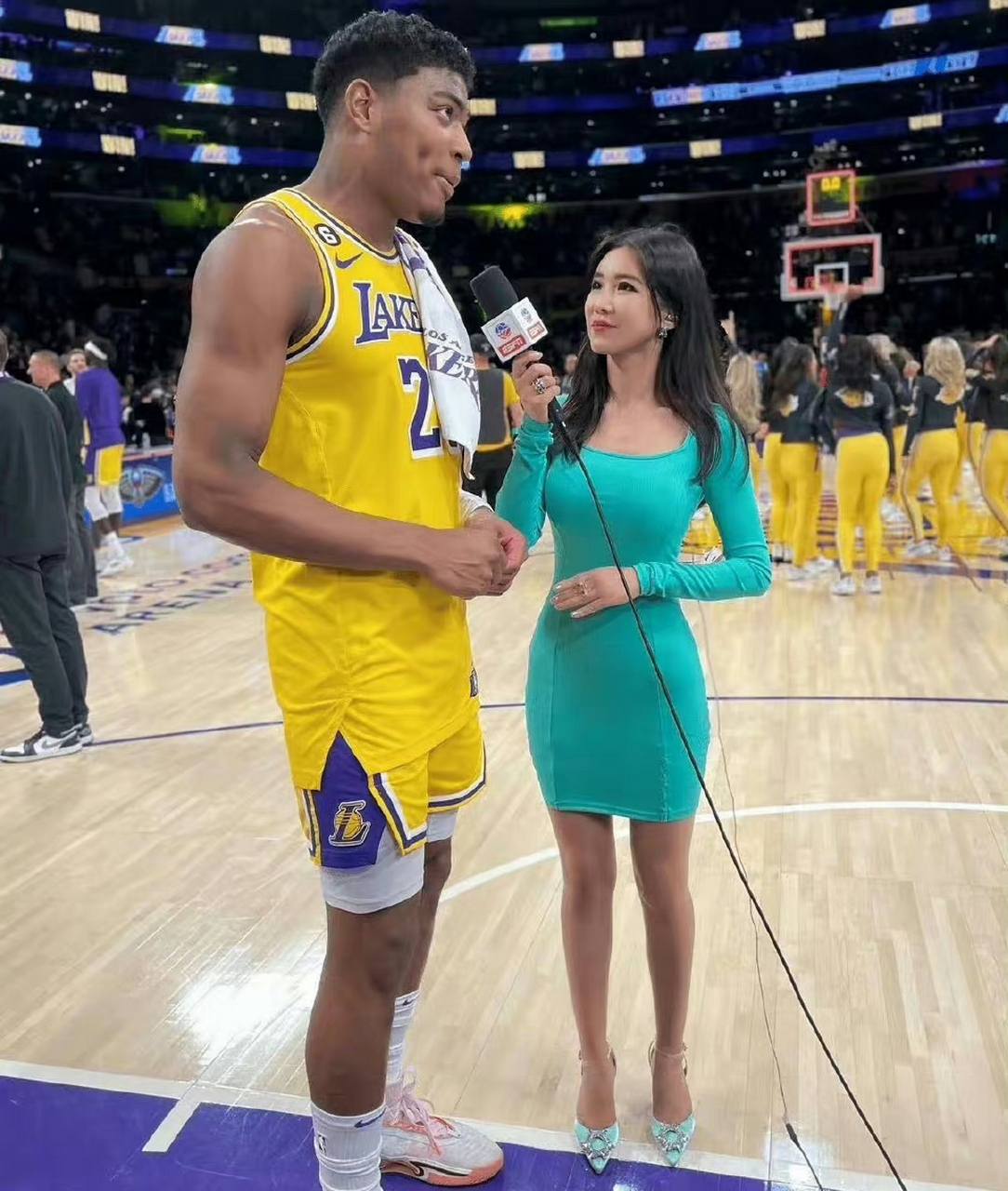 周玲安应该是国内综合素质最好的nba女记者了吧? 67#周玲安