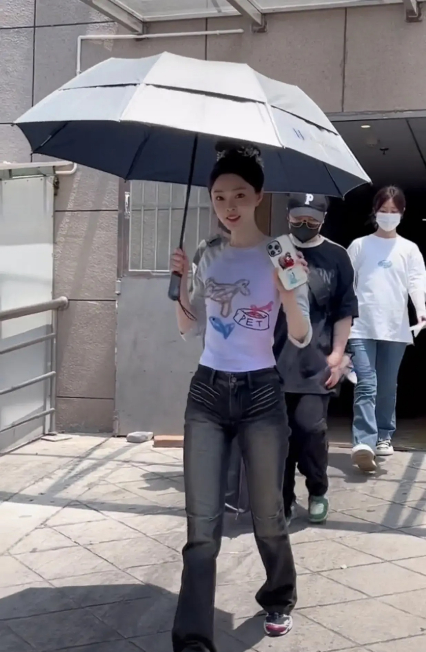 宋轶# 非常喜欢她的大方和有礼貌.