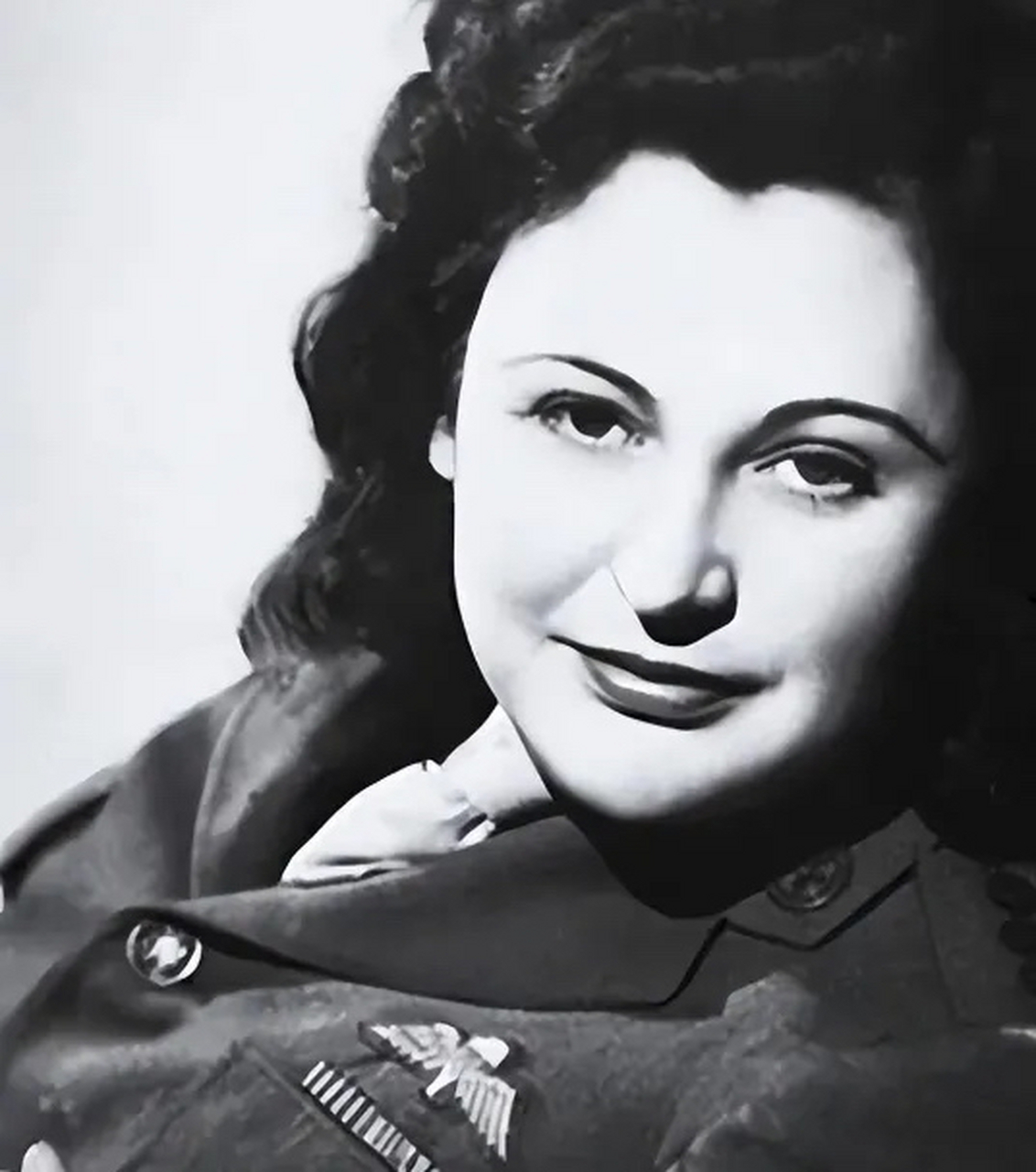 二战期间,美女间谍去窃取情报,却没想到被保安发现