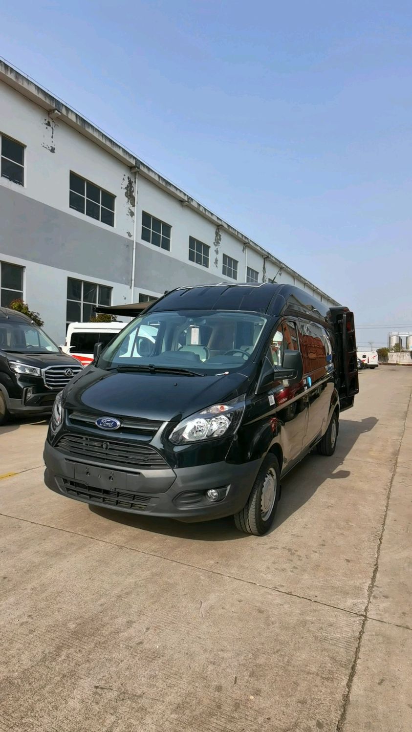 福特新全顺汽油自动挡房车