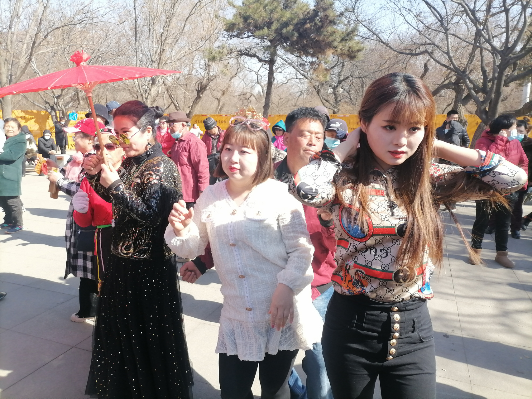寻找快乐的源泉 周日休息去了趟沈阳铁西劳动公园,正赶上那里有跳尬舞