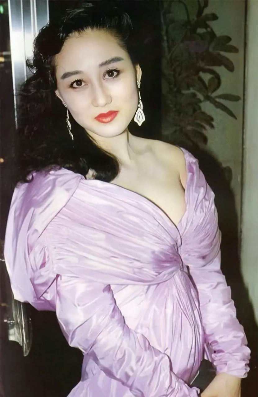 李连杰前妻黄秋燕这颜值真不输利智!甚至有过之而无不及!