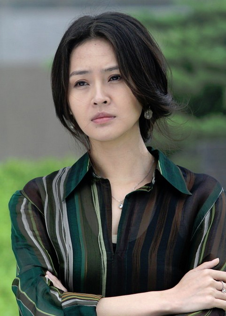 电视剧《门第》中,小贝与春生结婚后,起初是很甜蜜的.