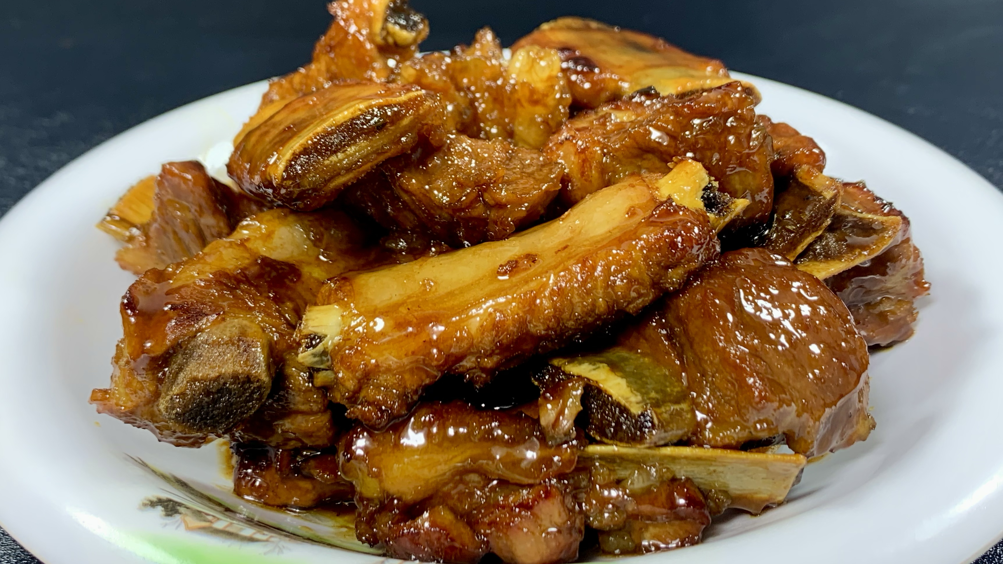 这才是糖醋排骨最简单又好吃的做法，软烂入味又脱骨，实在太香了