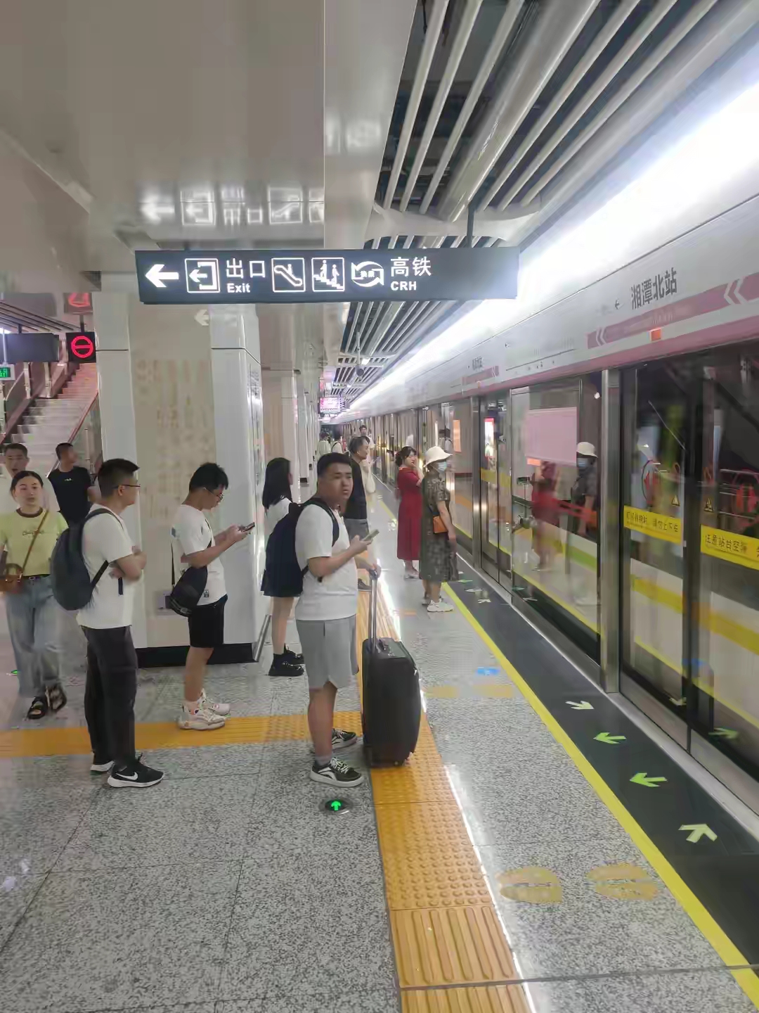 长沙地铁三号线湘潭北站坐地铁的人多了