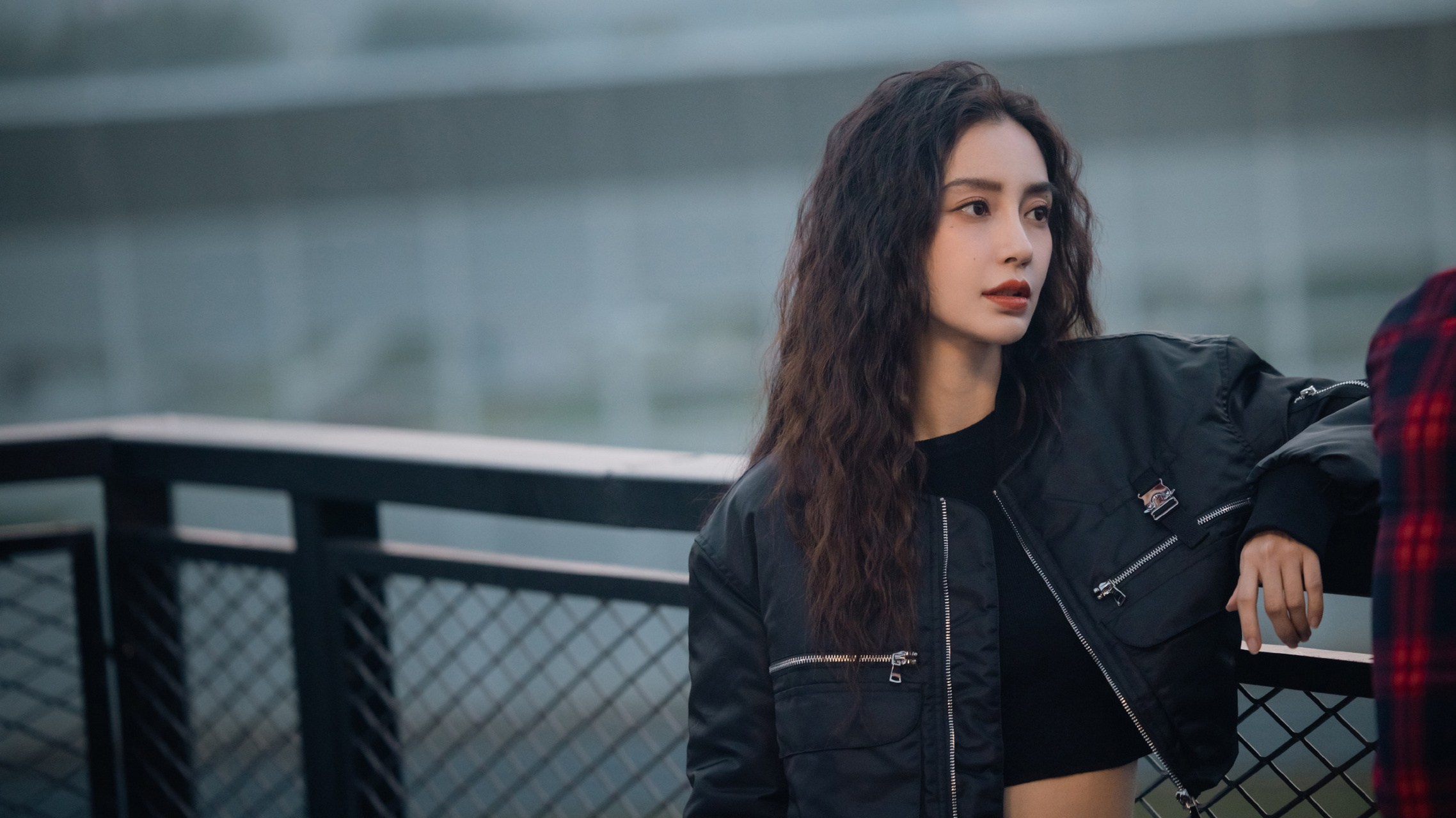 angelababy工作室晒出在《暮色心约》里的羊毛卷造型真的好美啊!