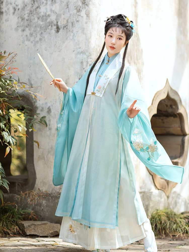 汉服中常见的几种形制,晋制洒脱,唐制灵俏,可我喜欢最后一种