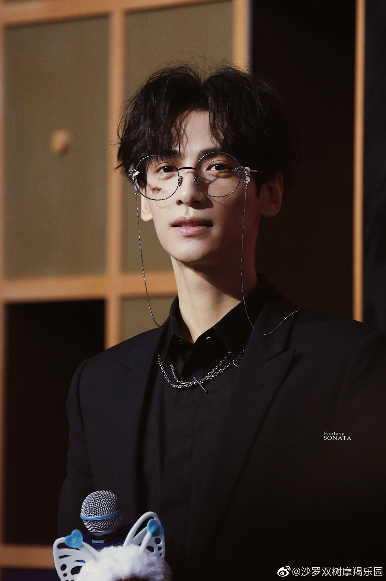 罗云熙戴眼镜真的是美颜暴击,这到底是什么神仙颜值!