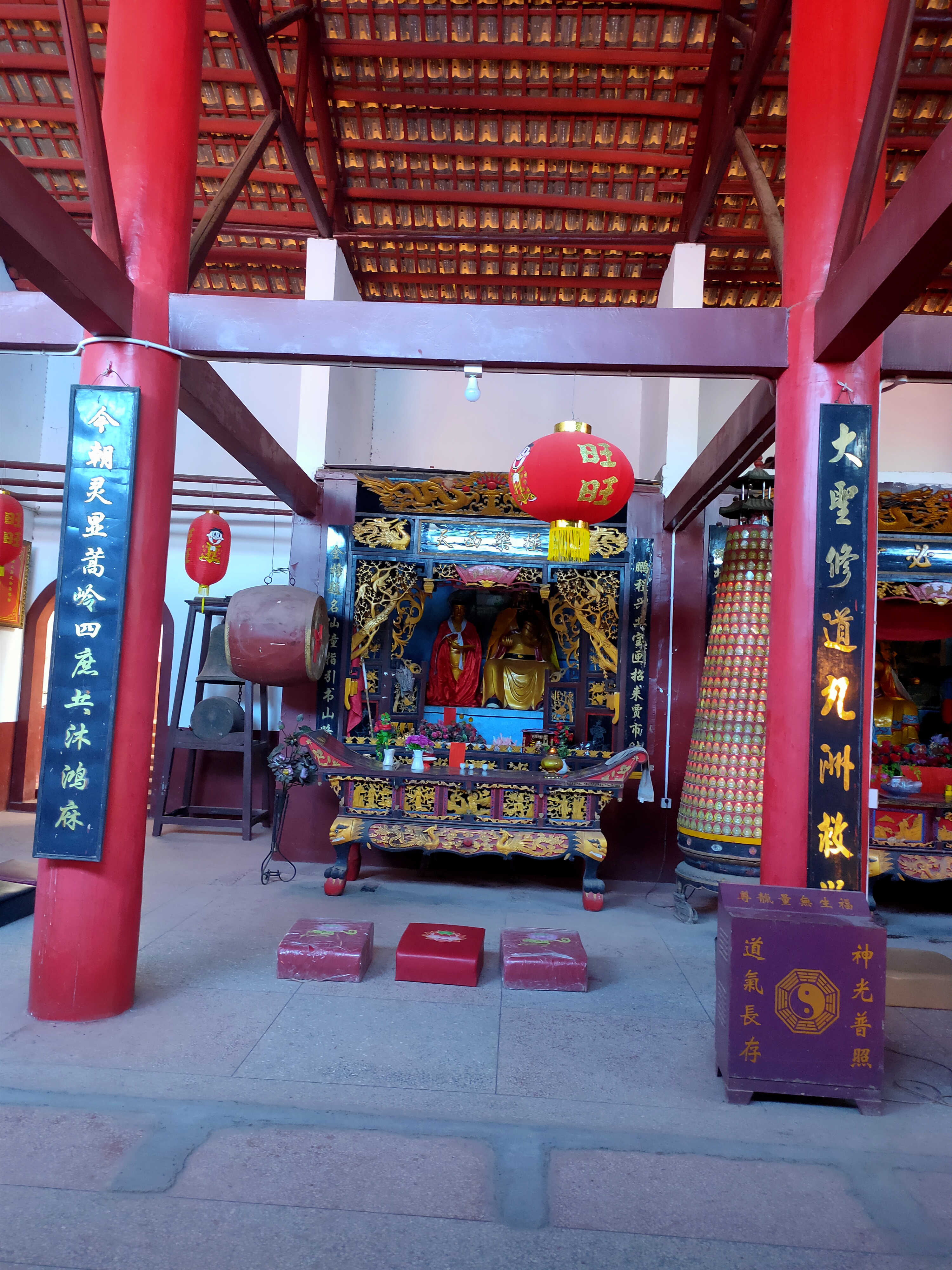 《七绝·浏阳吴王庙》蒿山岭上有圣堂,九域衣冠谒吴王